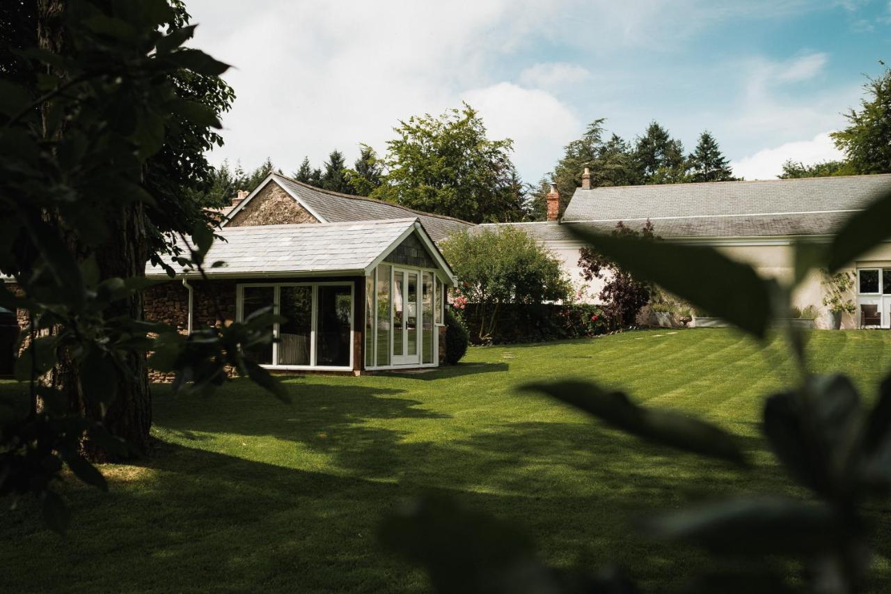 Stoodleigh Court Coach House Bed & Breakfast Тивъртън Екстериор снимка