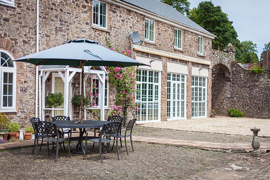 Stoodleigh Court Coach House Bed & Breakfast Тивъртън Екстериор снимка