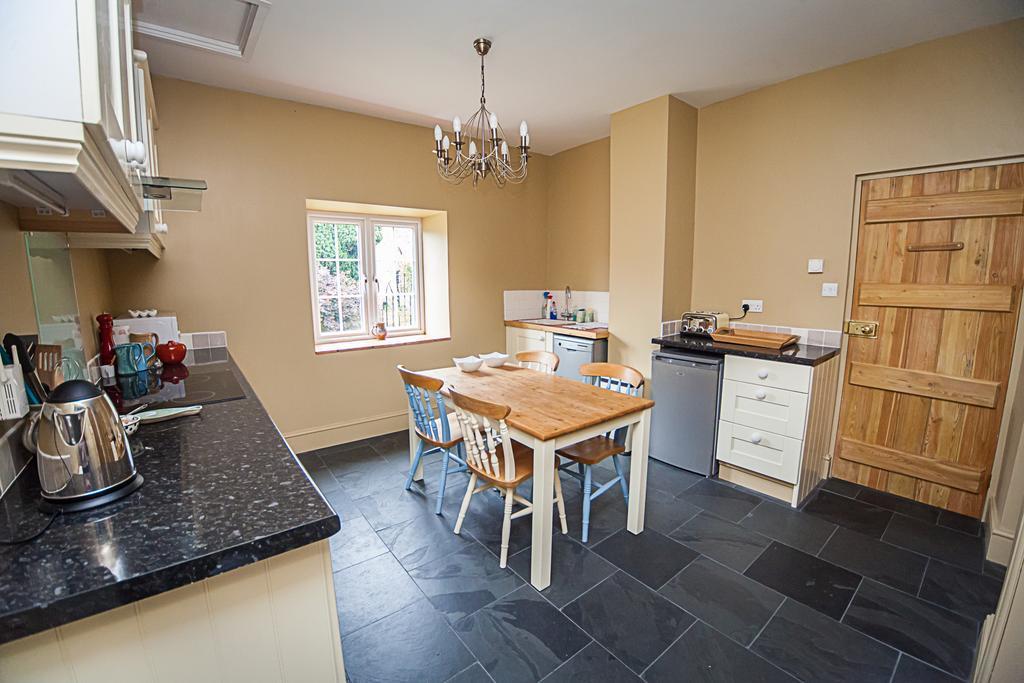 Stoodleigh Court Coach House Bed & Breakfast Тивъртън Екстериор снимка
