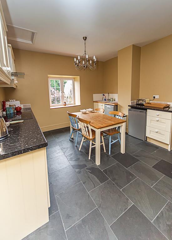 Stoodleigh Court Coach House Bed & Breakfast Тивъртън Екстериор снимка