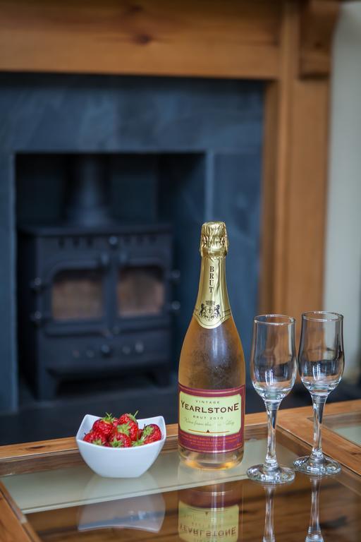 Stoodleigh Court Coach House Bed & Breakfast Тивъртън Екстериор снимка