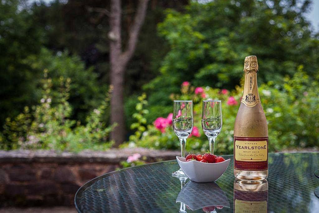 Stoodleigh Court Coach House Bed & Breakfast Тивъртън Екстериор снимка