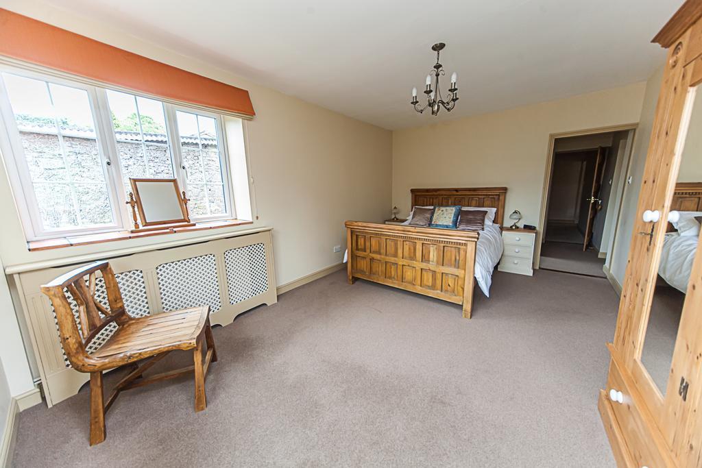 Stoodleigh Court Coach House Bed & Breakfast Тивъртън Екстериор снимка