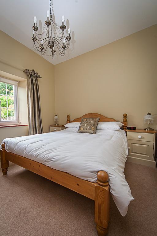 Stoodleigh Court Coach House Bed & Breakfast Тивъртън Екстериор снимка